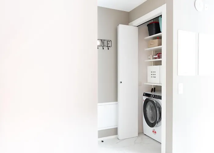 Center - Free Parking, Netflix And Wifi Apartment