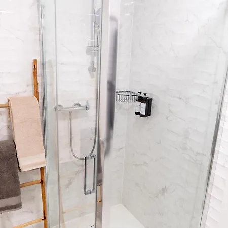 Center - Free Parking, Netflix And Wifi